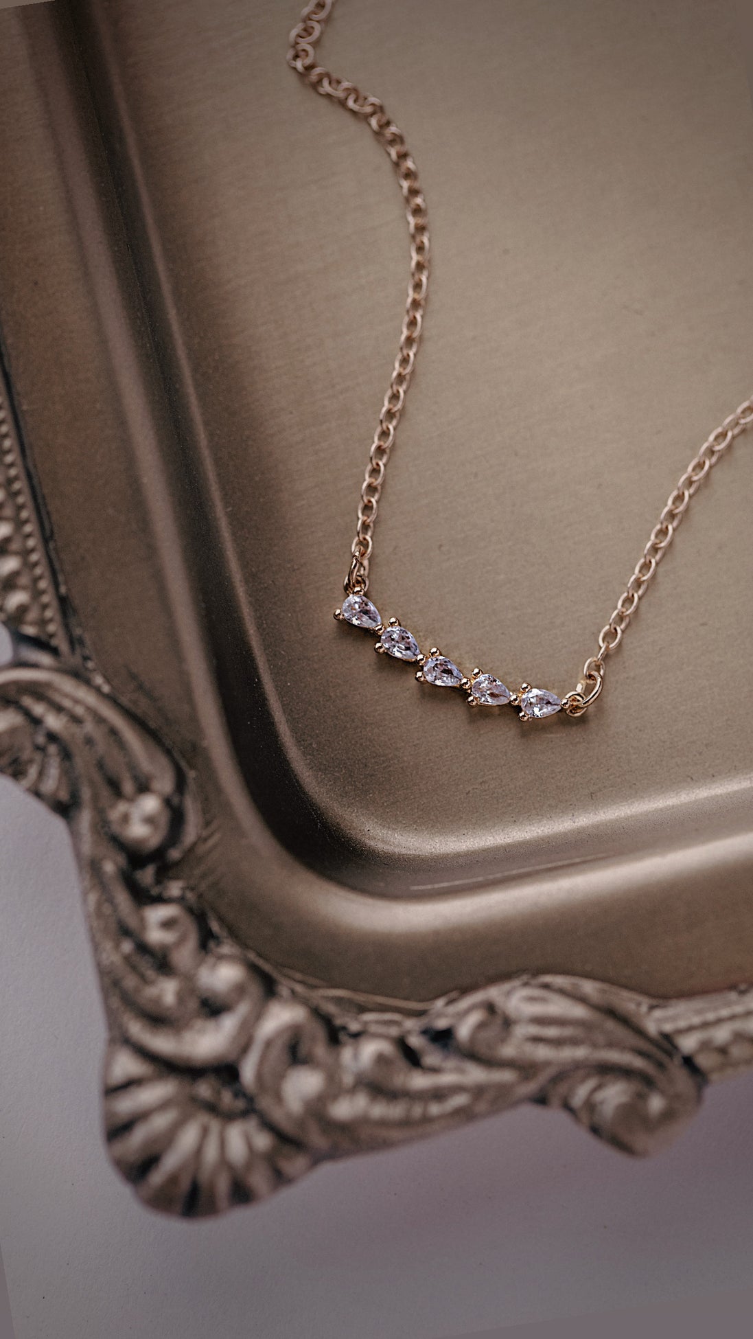 The Jolie Pear Line Necklace