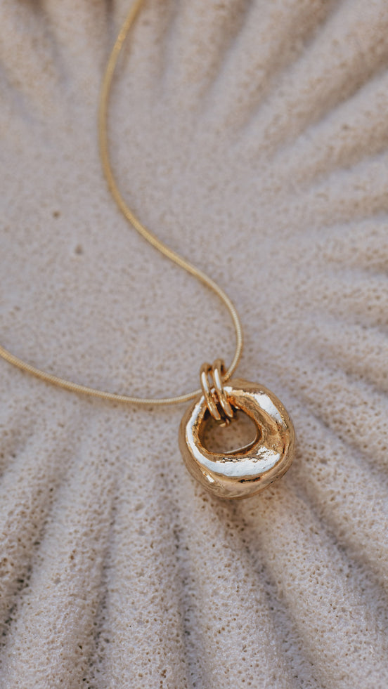 Oasis Pendant Necklace