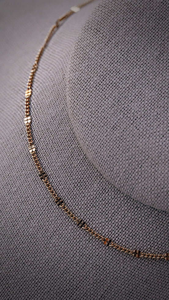 Pressed Dots Curb Chain Necklace