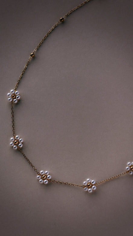 Mom Tok Daisy Necklace