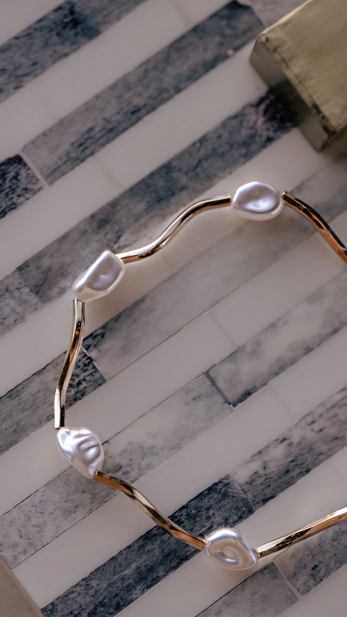 Wavy Pearl Bracelet