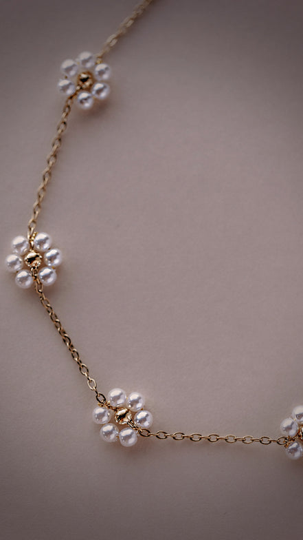 Mom Tok Daisy Necklace