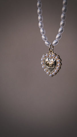 Pearl Clutcher Necklace