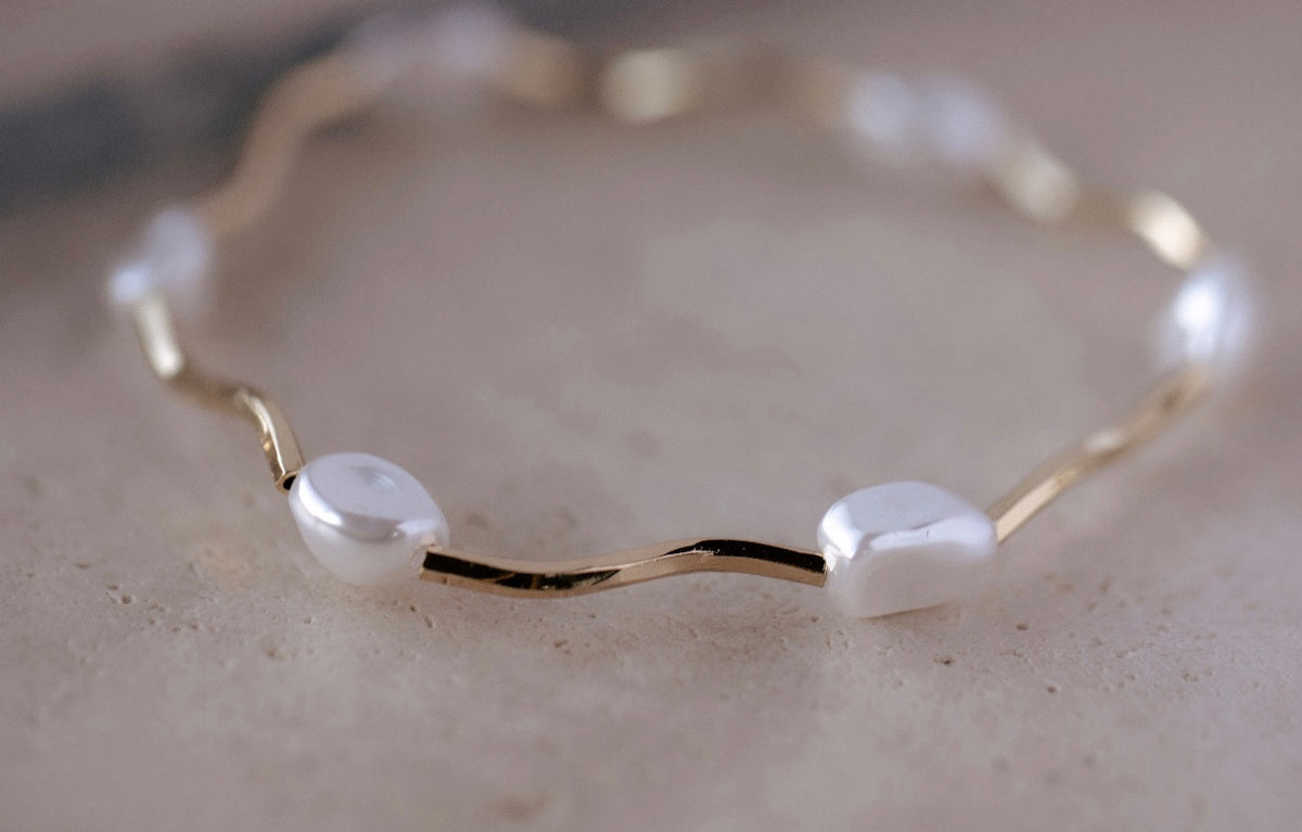 Wavy Pearl Bracelet