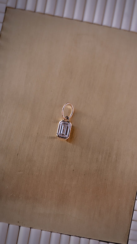 14kt Emerald Lab Diamond Pendant