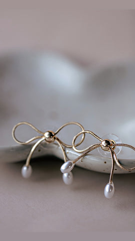 Sutton Bow Studs