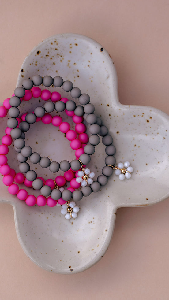 Matte Daisy Bracelet