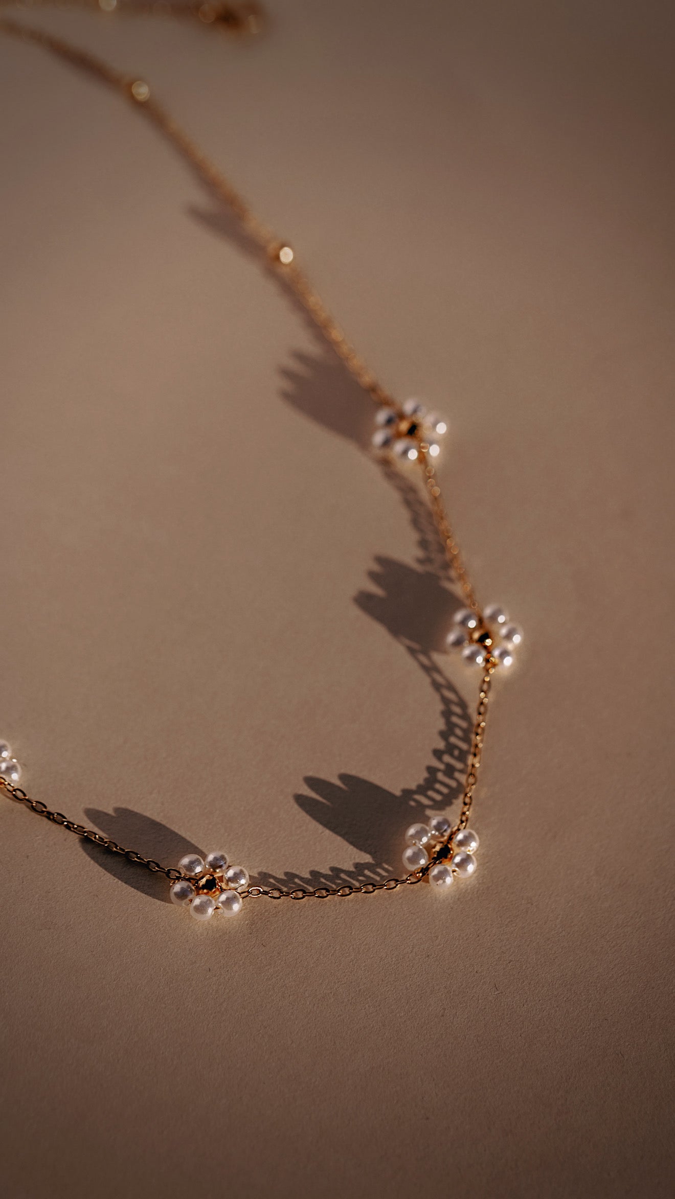 Mom Tok Daisy Necklace