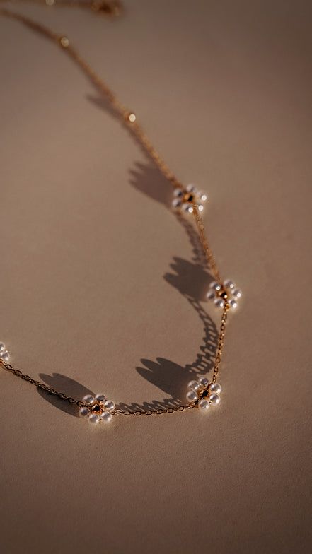 Mom Tok Daisy Necklace