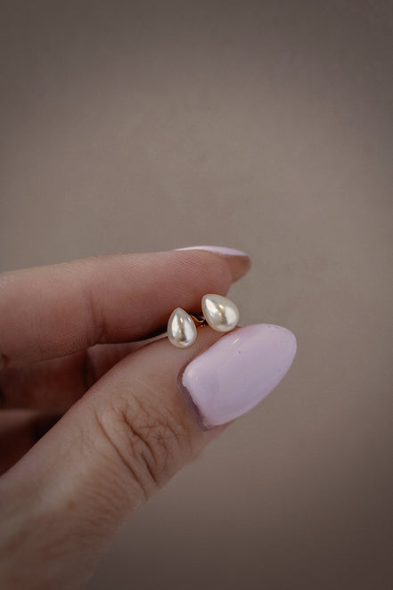 Solene Pearl Drop Studs