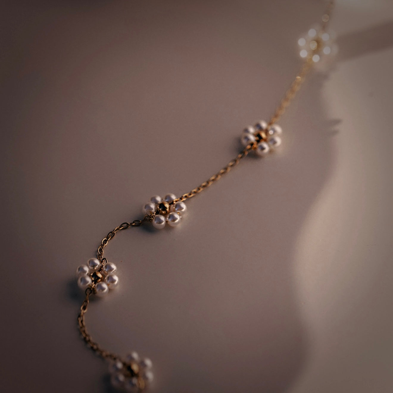 Mom Tok Daisy Necklace