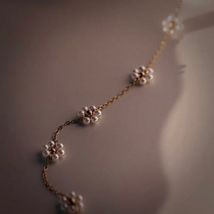 Mom Tok Daisy Necklace